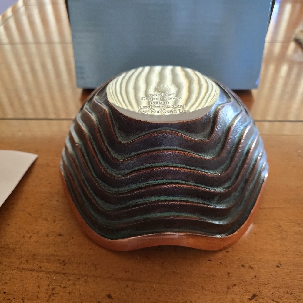 New Vintage 2000 Nambé Copper Canyon Bowl by Lisa Smith - Picture 3 of 12